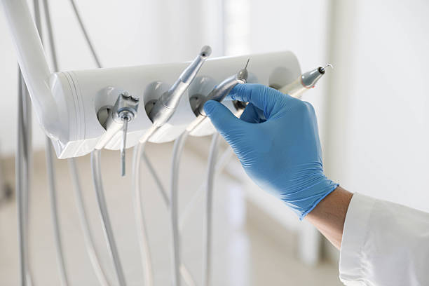 Professional Emergency Dentist technician working in Wright, FL